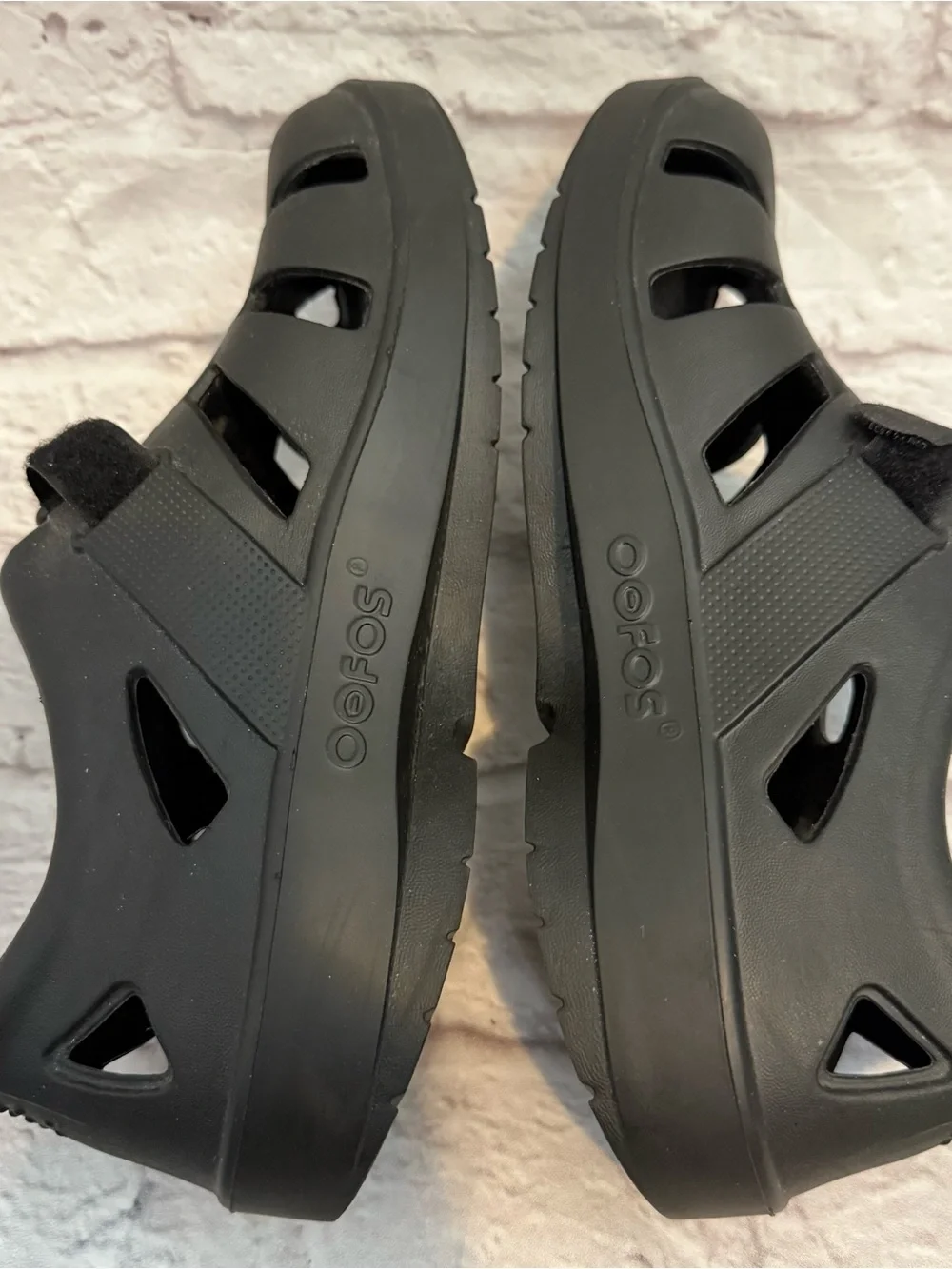 OOFOS OOcandoo Recovery Sandal, Black - Women’s Size 9 Men’s Size 7